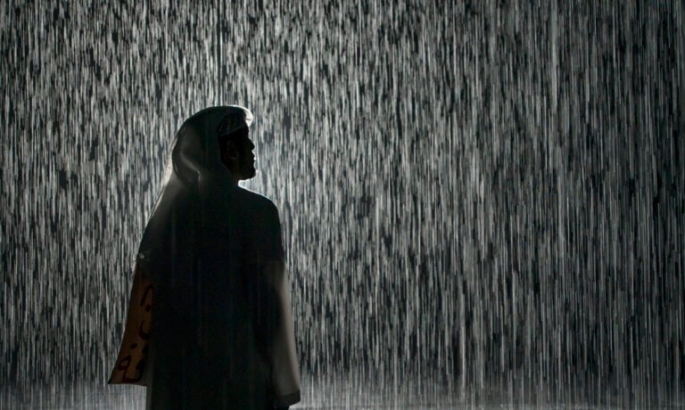 1 1 La Sharjah Art Foundation inaugura la Rain Room, installazione del collettivo Random International