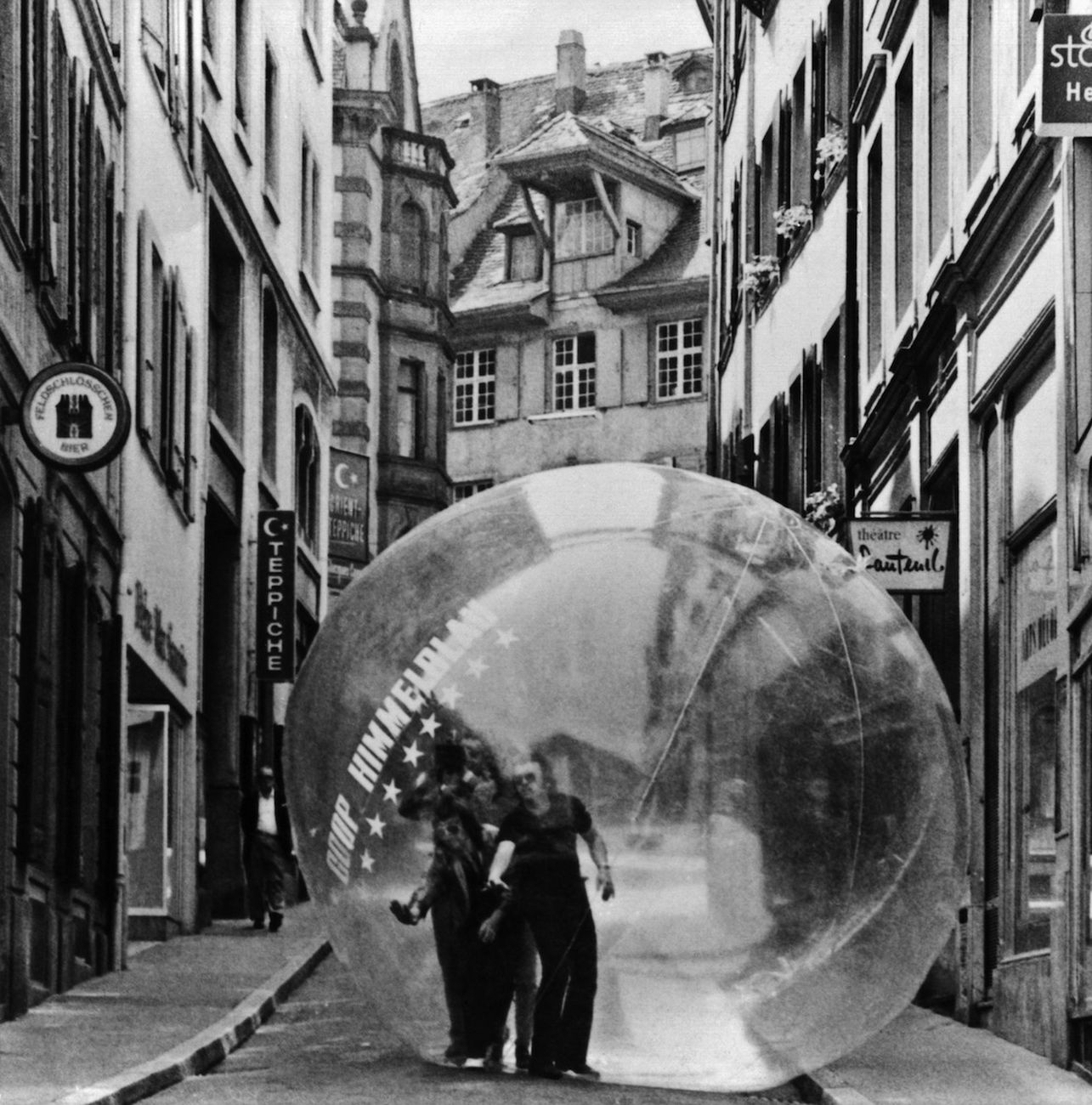Coop Himmelb(l)au, Restless Sphere, Basilea, 1971. Photo © Peter Schnetz