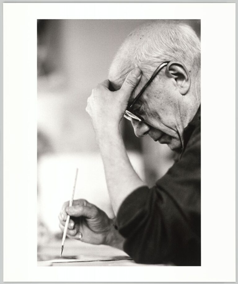 David Douglas Duncan, Pablo Picasso dipinge la serie “Pepe Illo” all’acquatinta nell’atelier di La Californie, Cannes, estate 1957, Stampata nel 2013. Musée national Picasso-Paris. Dono David Douglas Duncan, 2014