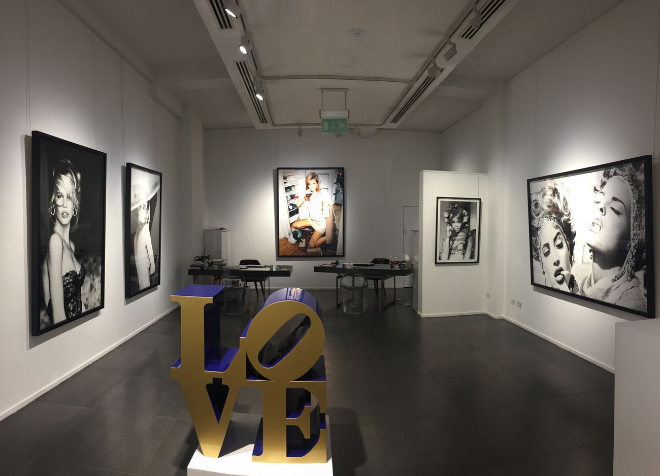 Ellen von Unwerth. Ladyland. Exhibition view at Opera Gallery, Londra 2018