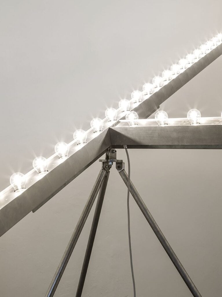 La luce-scultura in una stanza. Giuseppe Gabellone a Torino