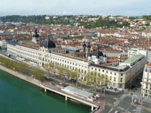 Inaugurato il Grand Hotel-Dieu di Lione, ex ospedale del XII secolo trasformato in shopping mall