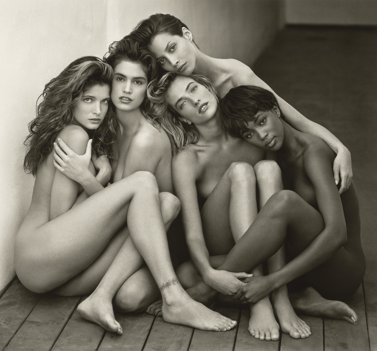 Herb-Ritts-Stephanie-Cindy-Christy-Tatjana-Naomi-Hollywood-1989-Copyright-©-Herb-Ritts-Foundation-Object-Credit-The-J.-Paul-Getty-Museum-Los-Angeles-Gift-of-Herb-Ritts-Foundation