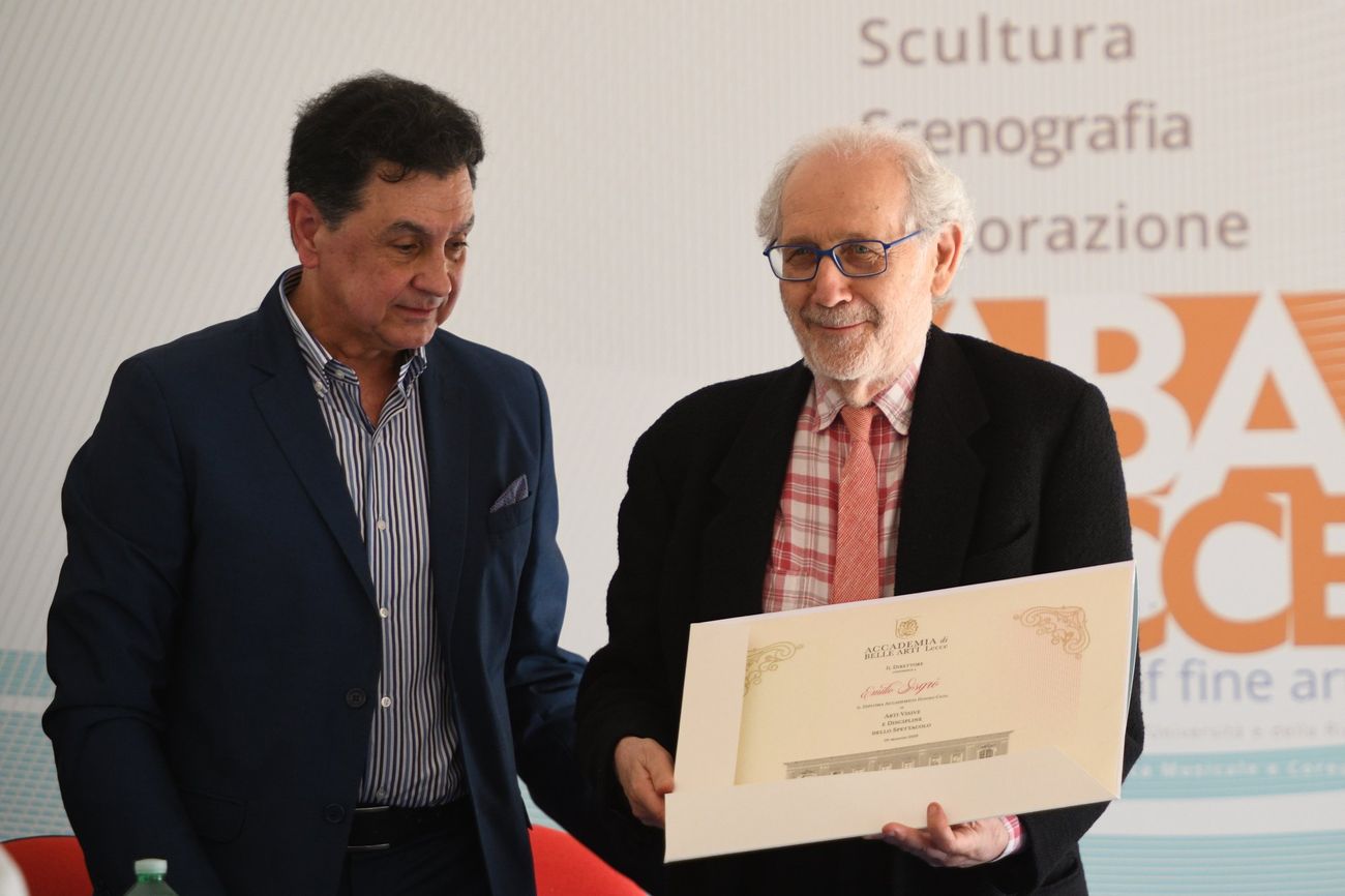 Il direttore Andrea Rollo con Emilio Isgrò durante il conferimento della laurea honoris causa, Accademia di Belle Arti di Lecce, 2018. Photo Stefano Cacciatore