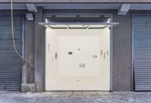 Immagini, ombre e idee. Una collettiva a Milano