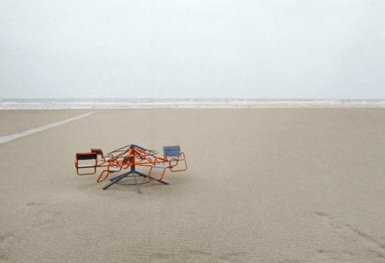 Luigi Ghirri, Lido di Spina, 1974, C Print, 9 x 14 cm © Eredi Luigi Ghirri