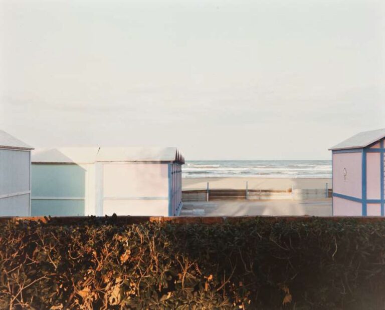 Luigi Ghirri, Riccione, 1984. Courtesy Collezione Fotografia MAXXI Architettura