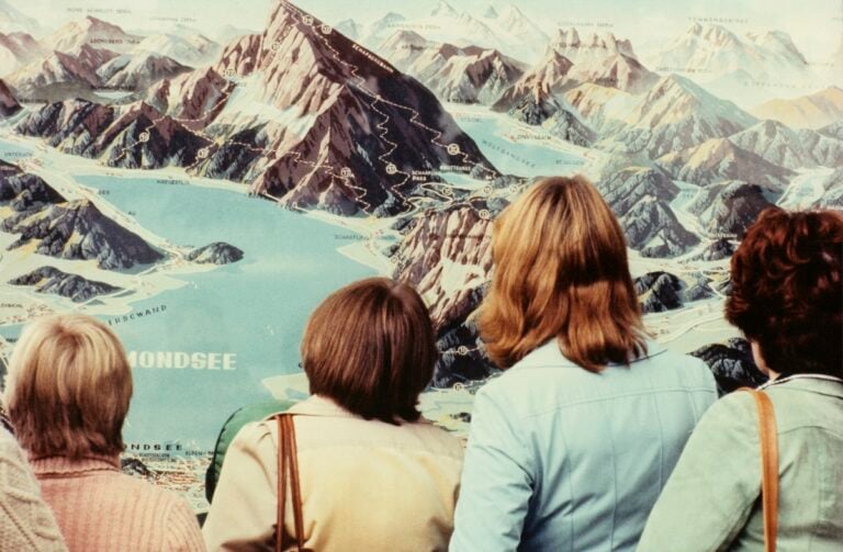 Luigi Ghirri Salzburg 1977 C Print 154 x 233 cm © Eredi Luigi Ghirri 1200x786 Le foto di Luigi Ghirri per la prima volta in Germania al Museum Folkwang di Essen