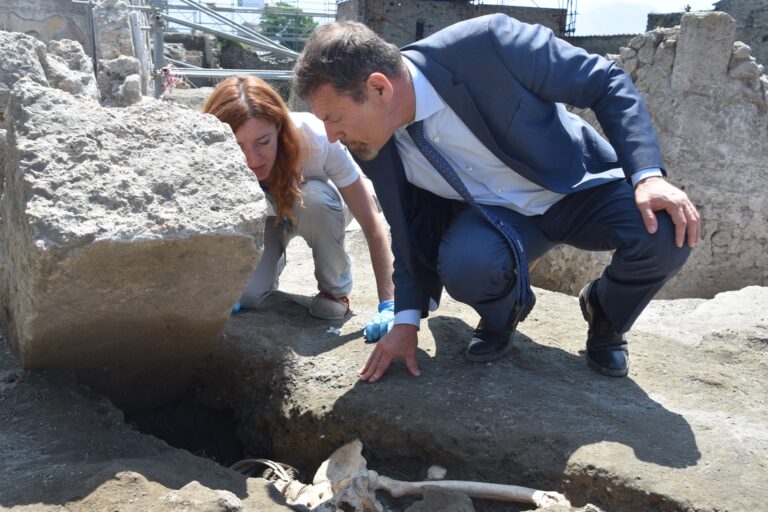 Lo scheletro dell'uomo ritrovato a Pompei