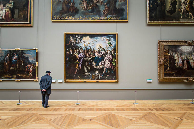 Visitatore al Louvre