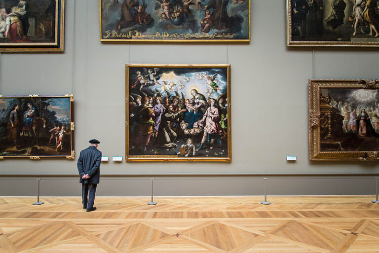 Visitatore al Louvre