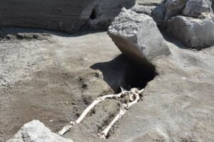 Pompei: dal cantiere dei nuovi scavi emerge il corpo di un uomo travolto dall’eruzione del 79 d.C.