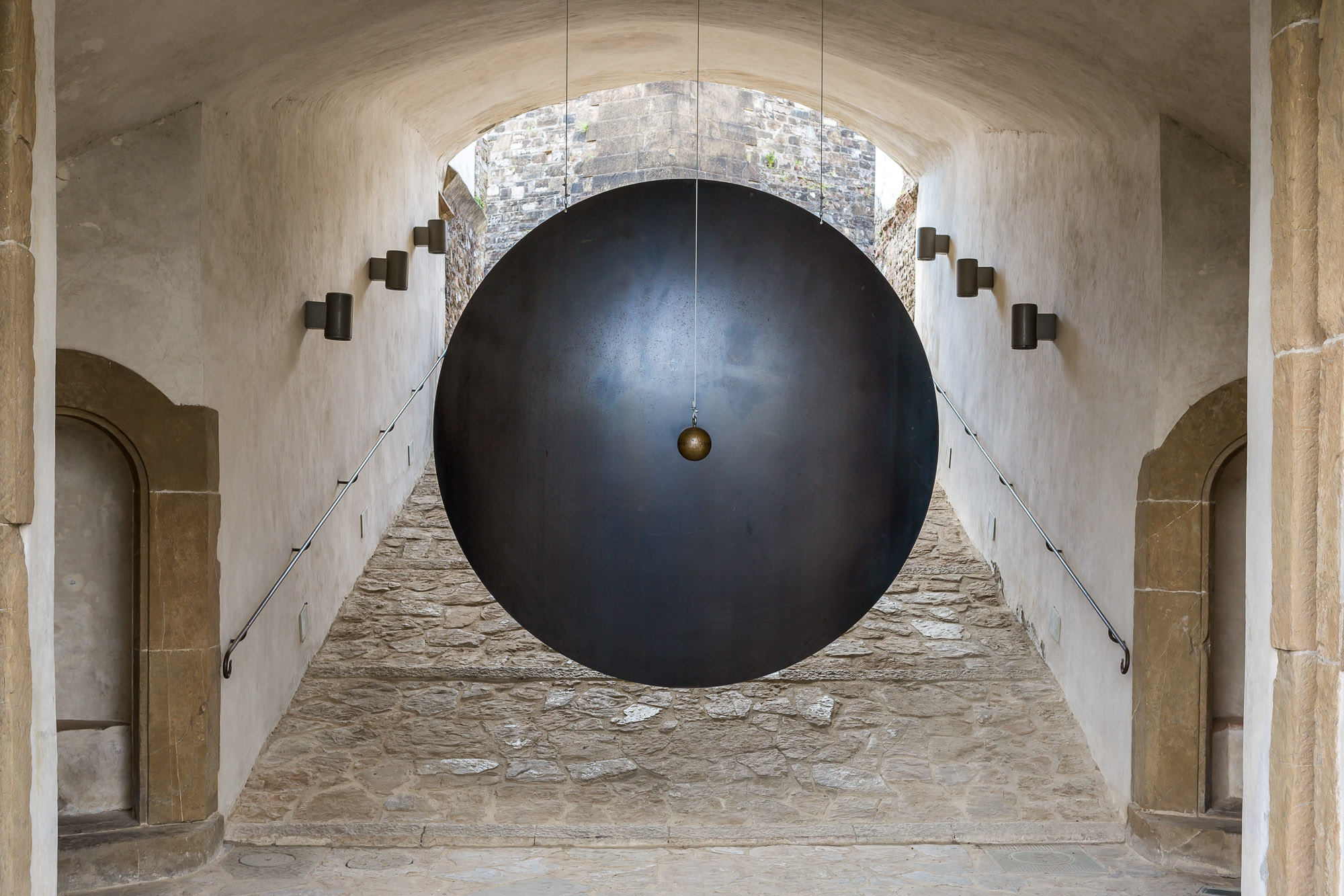 Eliseo Mattiacci, Colpo di Gong, Mostra Gong, Forte di Belvedere, Firenze. Ph Simona Fossi