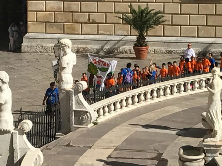 Marinella Senatore, Palermo Procession, immagini della performance svoltasi a Palermo il 16 giugno 2018 in occasione di Manifesta 12