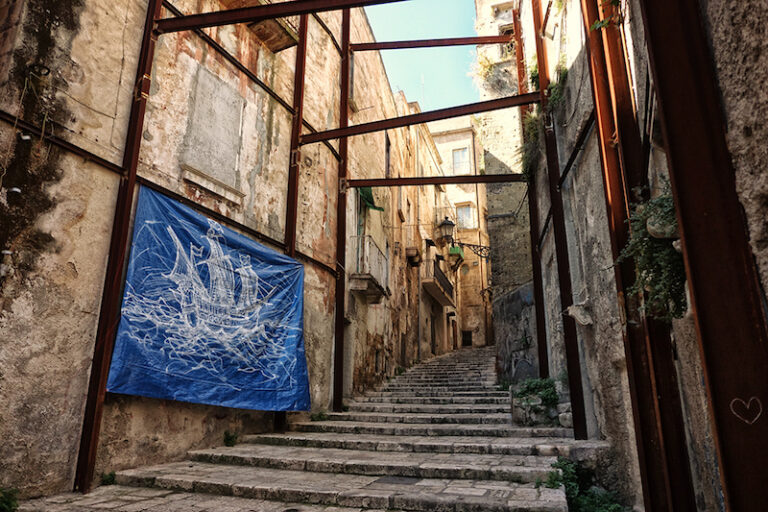 Taranto Opera Viva L'isola è in realtà un galeone