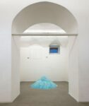 Alicja Kwade, _1518 leere Liter bis zum Anfang_, 2008 2018. Fondazione Giuliani, Roma 2018. Courtesy the artist & König Galerie, Berlino Londra. Photo di Giorgio Benni