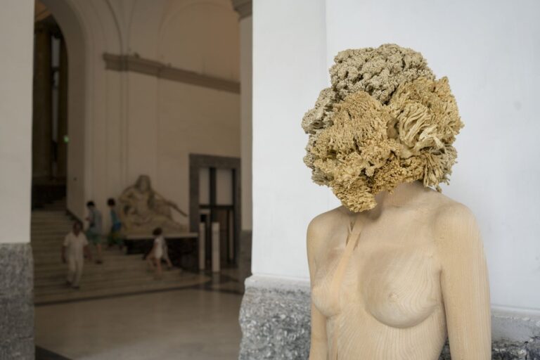Aron Demetz, The tainted, 2013 (dettaglio). MANN, Napoli. Photo credits Egon Dejori