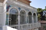 Balcone esterno con formelle in smalto scintillante, Villa Blanc, Roma