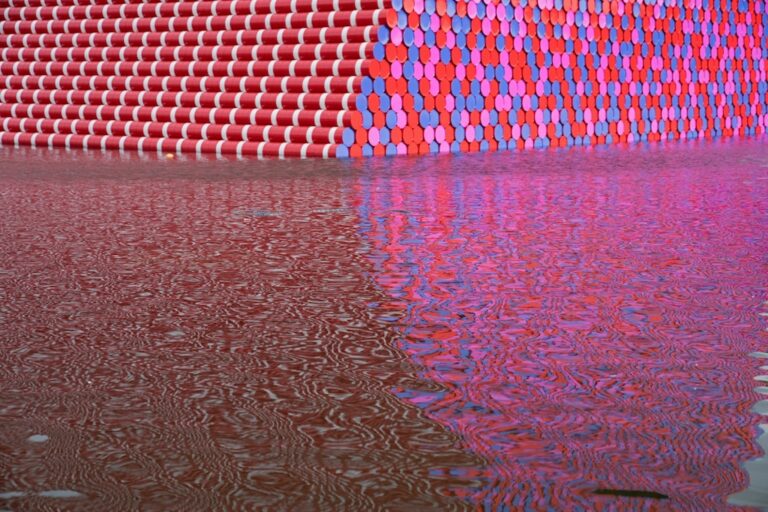 Christo and Jeanne Claude The London Mastaba Serpentine Lake Hyde Park 2016 18 Photo Wolfgang Volz © 2018 Christo 2 1200x800 Christo sul lago di Hyde Park. A Londra la sua prima grande opera pubblica in UK. Le immagini