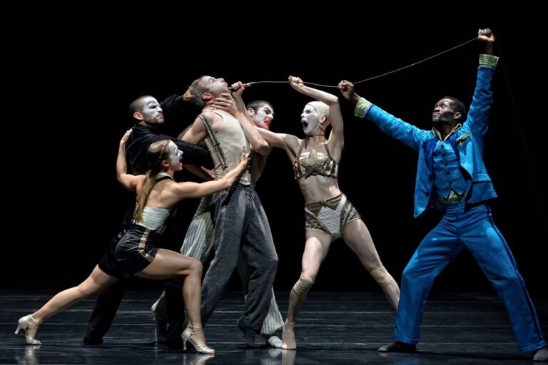 Crystal Pite & Jonathon Young, Betroffenheit. Photo © Michael Slobodian