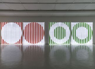 Daniel Buren, Quand le Textile s’éclaire, 2014. Courtesy Galleria Continua