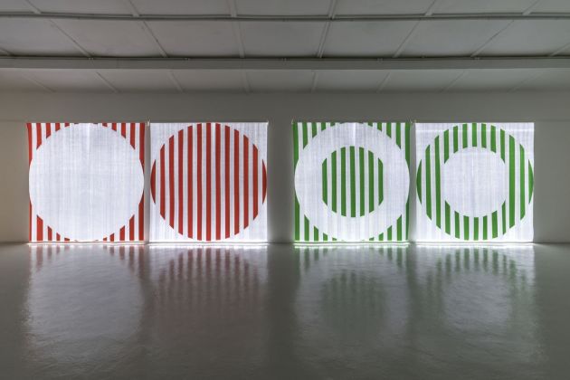 Daniel Buren, Quand le Textile s’éclaire, 2014. Courtesy Galleria Continua
