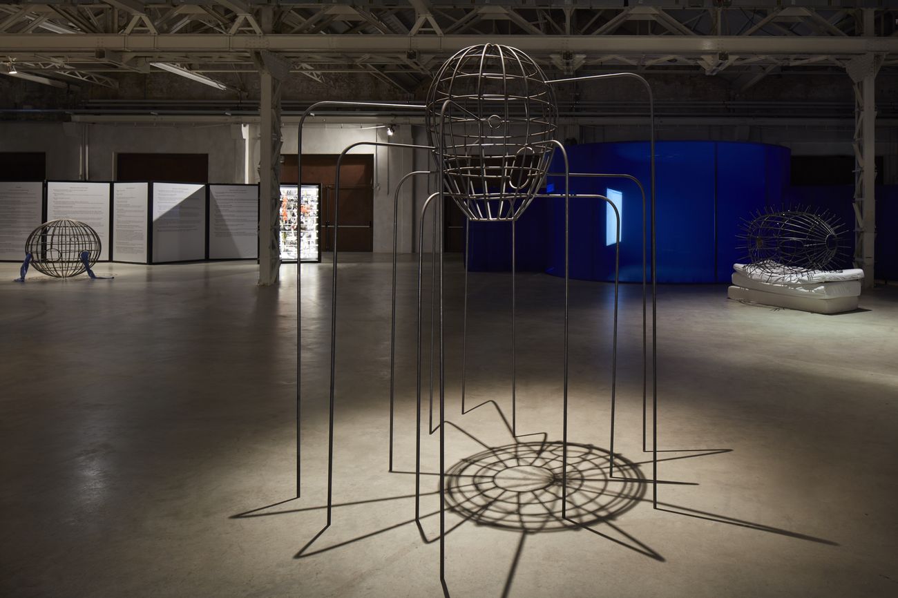 Eva Kot'átková, The Dream Machine is Asleep, exhibition view at Pirelli HangarBicocca, Milano 2018, photo Agostino Osio
