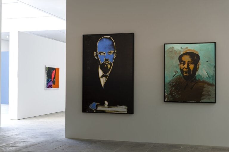 Fondation Carmignac. Andy Warhol, Mao, 1973 e Lenin, 1986 © The Andy Warhol Foundation for the Visual Arts, Inc. Adagp, Paris 2018. Photo Marc Domage