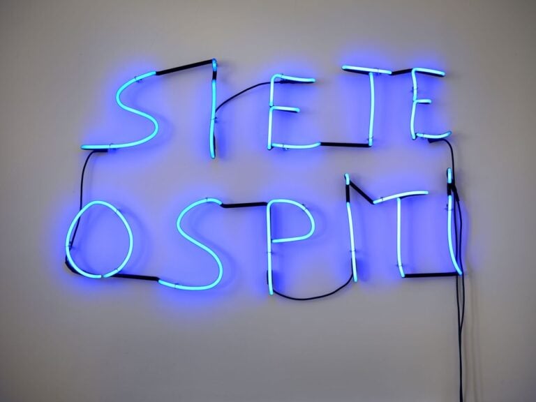 Glenn Ligon, Untitled (Siete Ospiti), 2018. Photo Francesco Squeglia