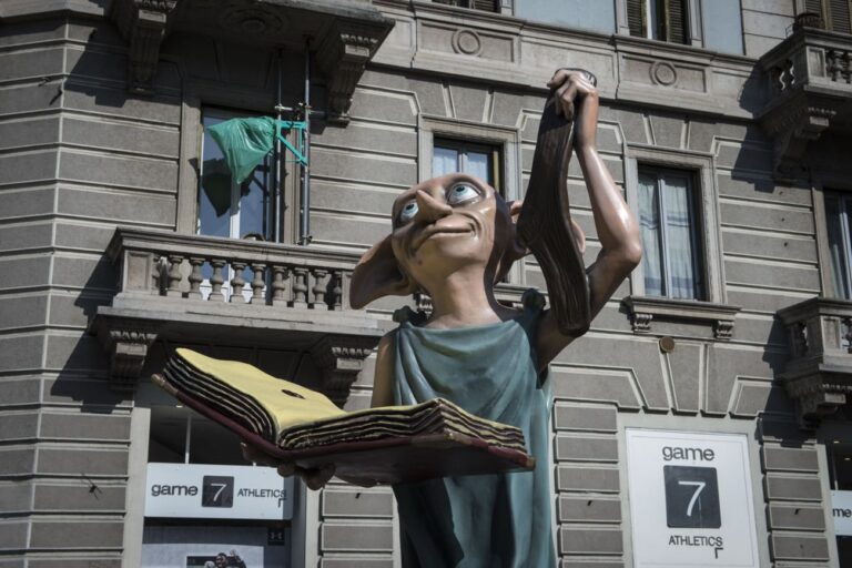 Harry Potter. The Exhibition. L'elfo Dobby in Piazza Argentina, Milano 2018. Photo Elena Arzani