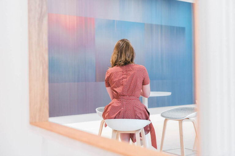 Installation view of UBS Lounge with works from the UBS Art Collection courtesy of the artist Carlos Cruz Diez c Cruz Diez Adagp 2018 10 UBS e Art Basel. Il matrimonio svizzero lungo 25 anni tra una mega banca e una mega fiera