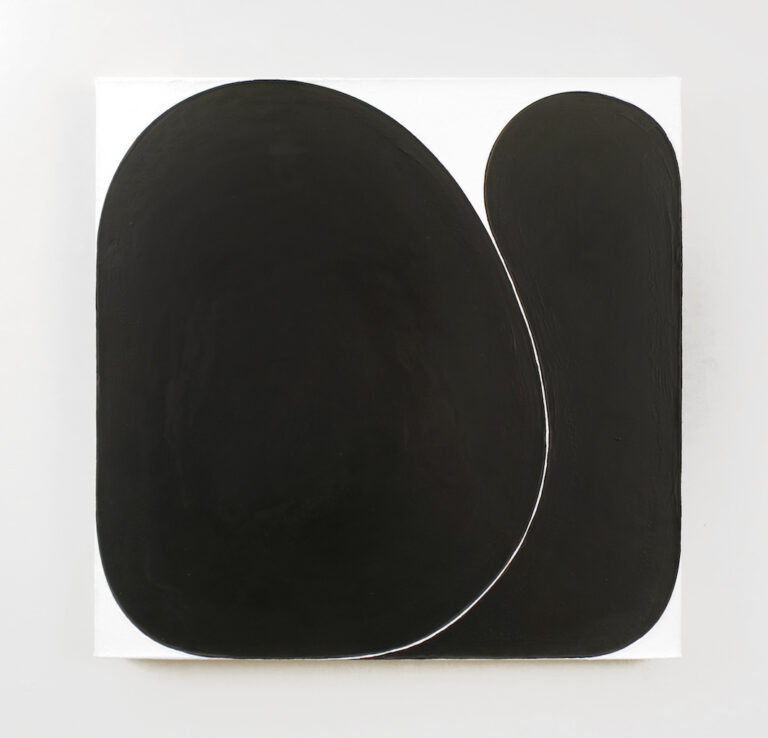 Gary Kuehn, Black Painting, 2016, acrilico su tela 61 x 61 cm. Courtesy Häusler Contemporary München | Zürich. Foto: Mischa Scherrer