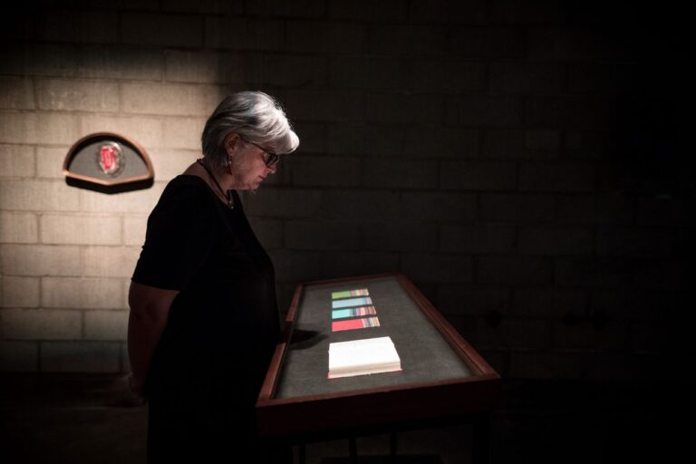 L'artista Maria Morganti di fronte al suo lavoro nella mostra La stanza del padre, Forlì 2018. Photo Gianluca Camporesi