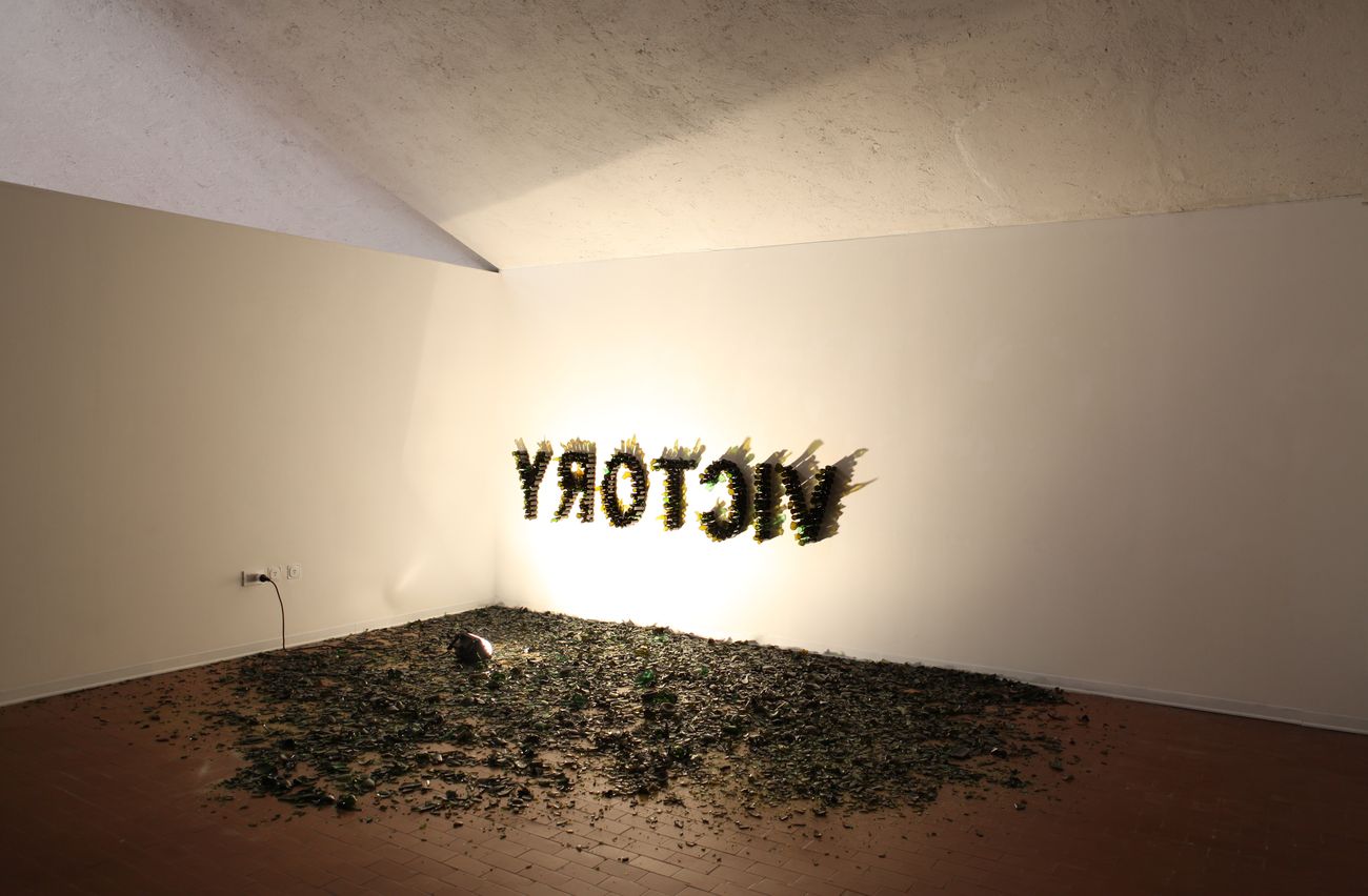Loredana Longo, V for Victory, 2018. Installation view at Surplace Artspace, Varese 2018. Photo Luca Scarabelli
