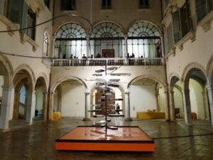 Manifesta 12 a Palazzo Mazzarino. Con un catalogo in Virtual Reality
