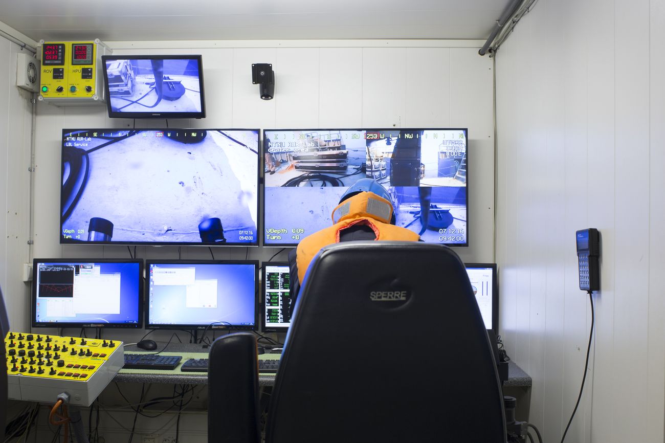 Norwegian University of Science and Technology NTNU, test tecnico per veicoli sottomarini a comando remoto, Trondheim, Norvegia. © Armin Linke, 2016 in collaborazione con Giulia Bruno