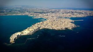 Rent Art in Sicilia. A Siracusa un progetto di mostre diffuse a Ortigia dà in affitto le opere