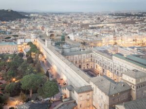 In piena luce. Nove fotografi interpretano i Musei Vaticani a Milano
