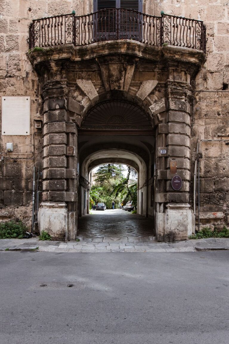 Palazzo Ajutamicristo (c) Manifesta. Photo Cave Studio