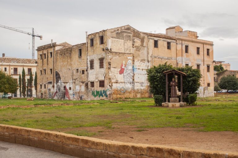 Piazza Magione, Palermo (c) Manifesta 12. Photo CAVE Studio