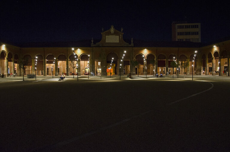 La piazza del Pavaglione di Lugo – Omaggio a Luigi Ghirri, Foto Gabriele Lungarella