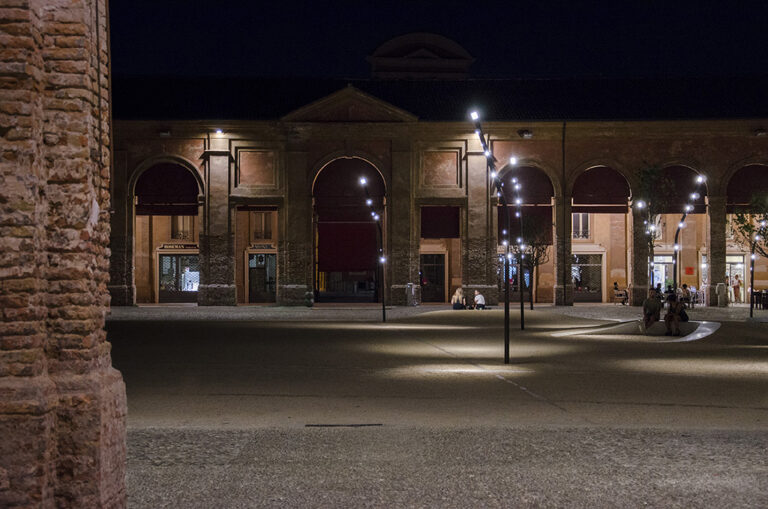 La piazza del Pavaglione di Lugo – Omaggio a Luigi Ghirri, Foto Gabriele Lungarella