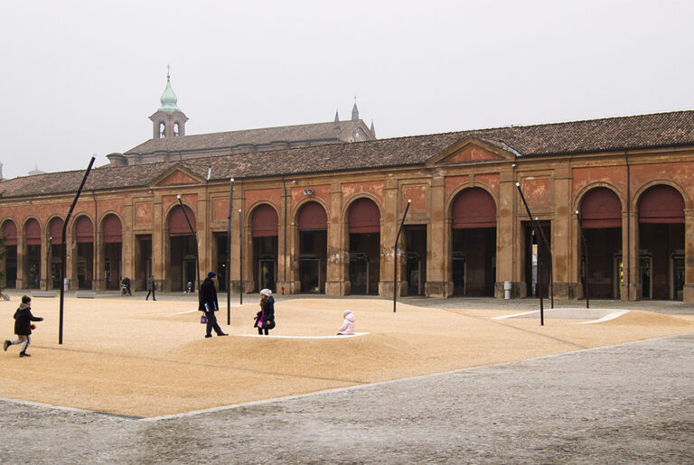 La piazza del Pavaglione di Lugo – Omaggio a Luigi Ghirri, Foto Gabriele Lungarella