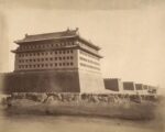 Yinchuan Biennale 2018. Felice Beato, Tomba Ming, nei pressi di Peking, 1890 ca. Courtesy Fratelli Alinari Museum Collections Favrod Collection, Firenze