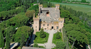 A Castelfiorentino a Firenze è in vendita un castello attribuito a Filippo Brunelleschi
