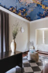 Living room with vault art piece by Edoardo Piermat- tei, Rocking chair by Mario Milana, Set coffee mugs Bis by Bitossi Home © Piotr Niepsuj