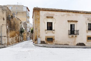 Dopo Civita di Bagnoregio, Sambuca di Sicilia: pronta la seconda “Casa d’artista” di Airbnb