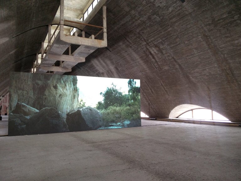 1 Trevisani installazione ex Montedison S M Angeli Assisi UniversoAssisi: l’installazione di Luca Trevisani riattiva l’architettura di Pier Luigi Nervi