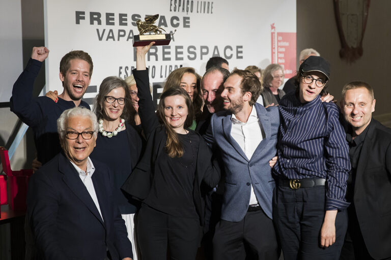 Da sinistra a destra: Li Tavor, Ani Vihervaara, Matthew van der Ploeg and Alessandro Bosshard. Project team for the Swiss Pavilion at the 16th International Architecture Exhibition - La Biennale di Venezia, May 2018 receiving the Golden Lion, 26 May 2018. Photo: Peter Klaunzer / KEYSTONE