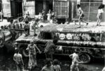 Abitanti del Bronx che dipingono il Graffiti Truck di Gordon Matta-Clark, giugno 1973. Courtesy The Estate of Gordon Matta-Clark e David Zwirner © 2018 The Estate of Gordon Matta-Clark - ADAGP, Parigi